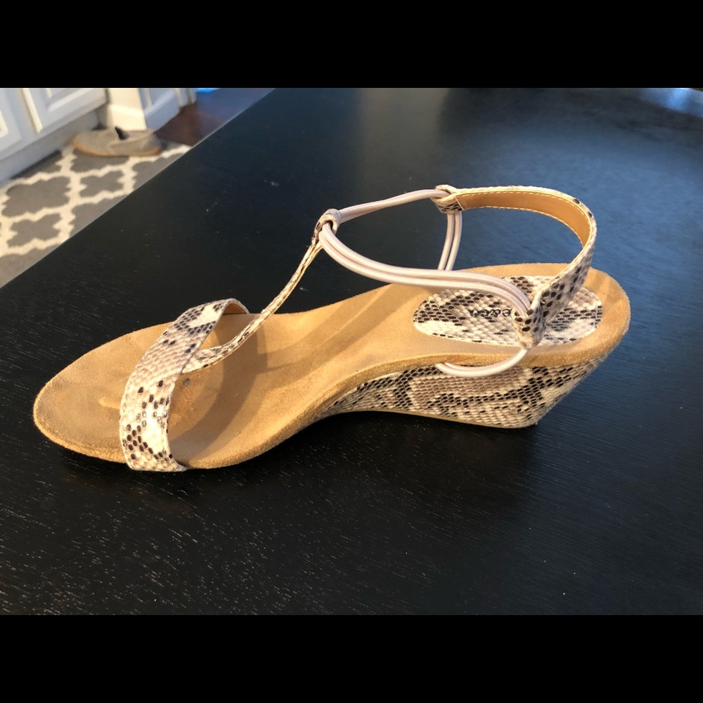 shoes - Picture 2 of 4